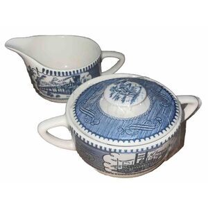 Currier & Ives Blue, Creamer & Sugar Bowl with Lid (b4#38)